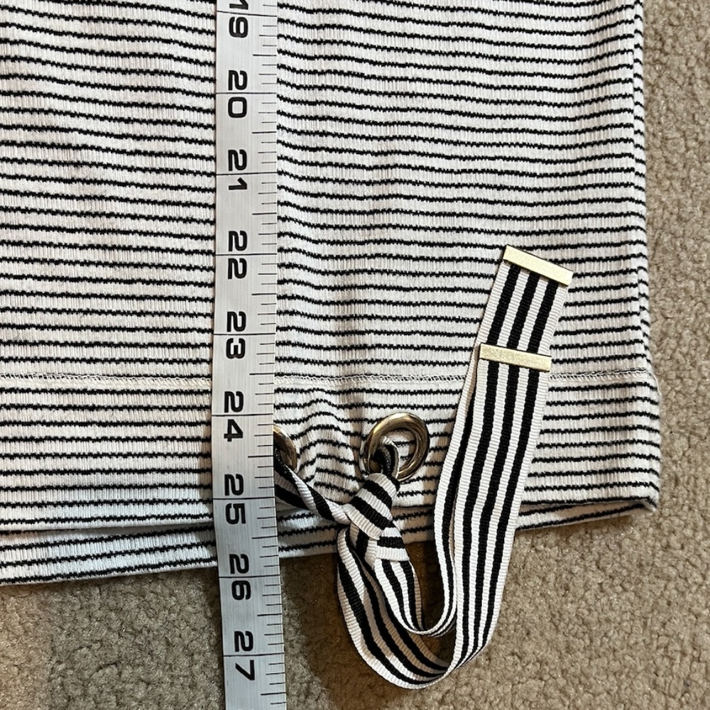 Onque Casual Black & White Striped Top | Button Shoulder | Size L - Picture 7 of 9